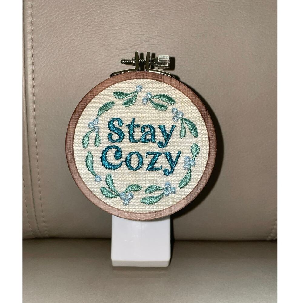 Bath & Body Works "Stay Cozy" Embroidery Hoop Wallflowers Plug-In